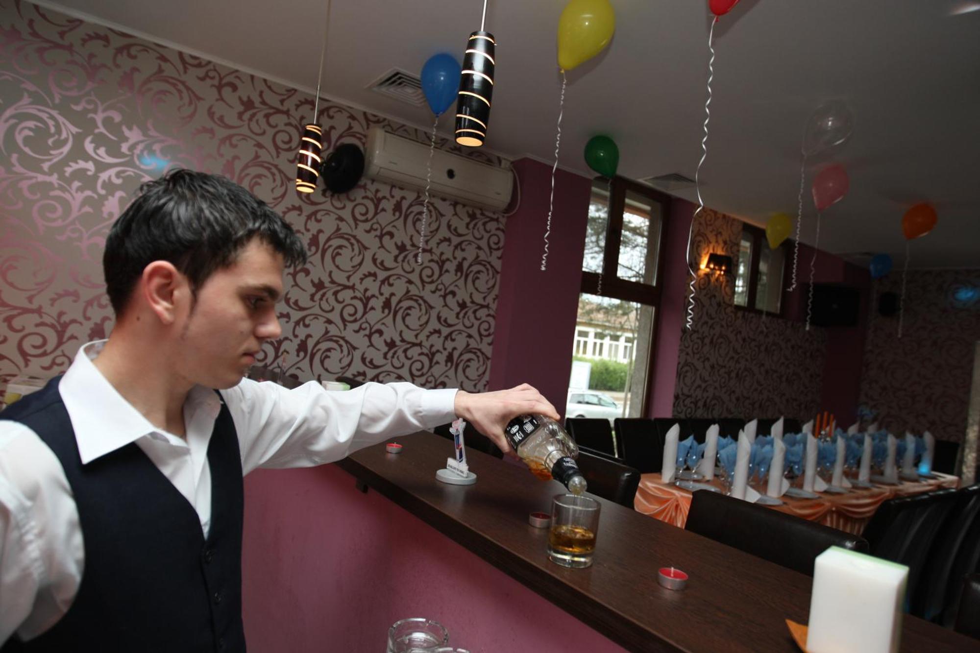 Hotel Turist เนพทุน ภายนอก รูปภาพ