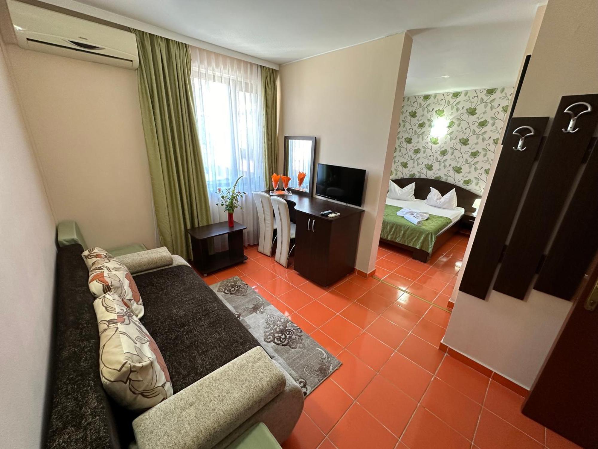 Hotel Turist เนพทุน ภายนอก รูปภาพ