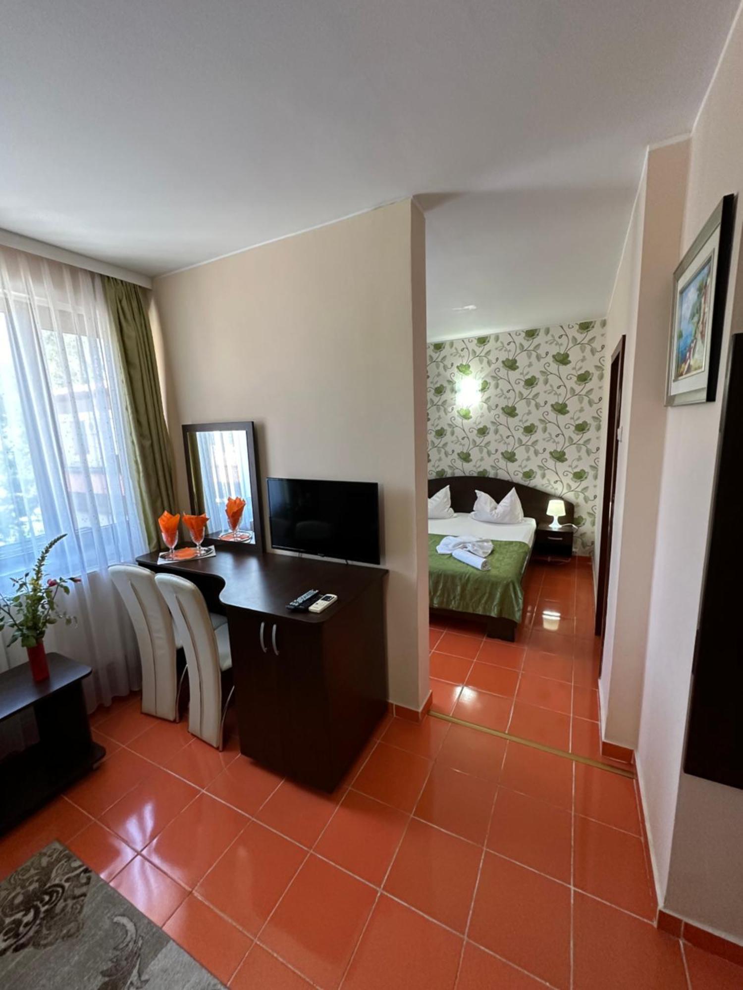 Hotel Turist เนพทุน ภายนอก รูปภาพ