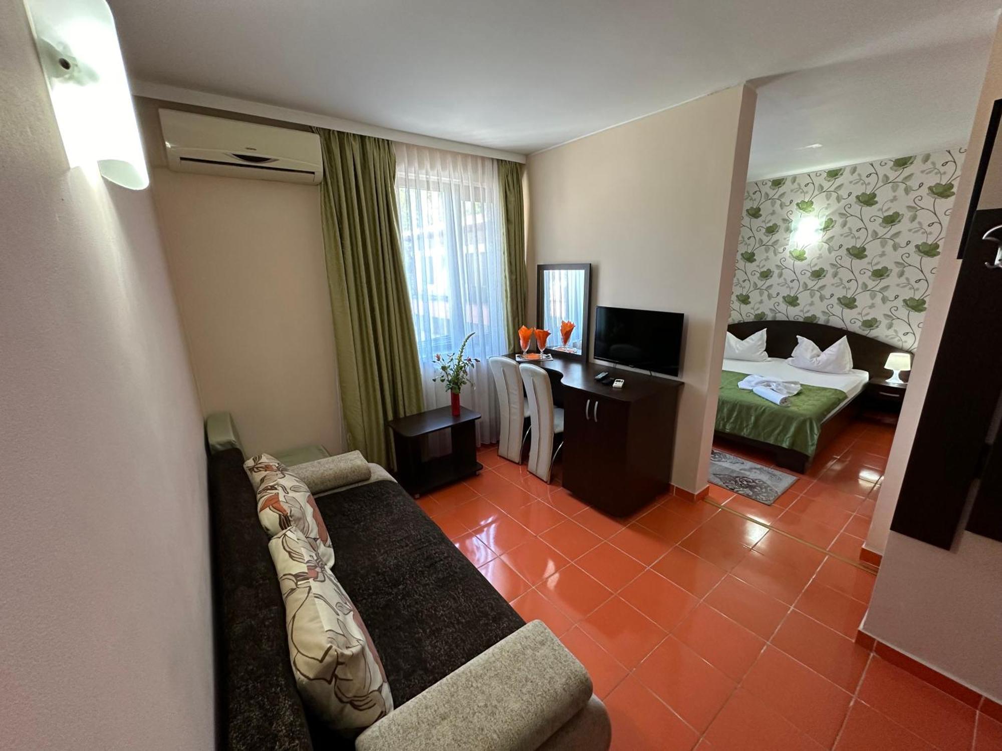 Hotel Turist เนพทุน ภายนอก รูปภาพ
