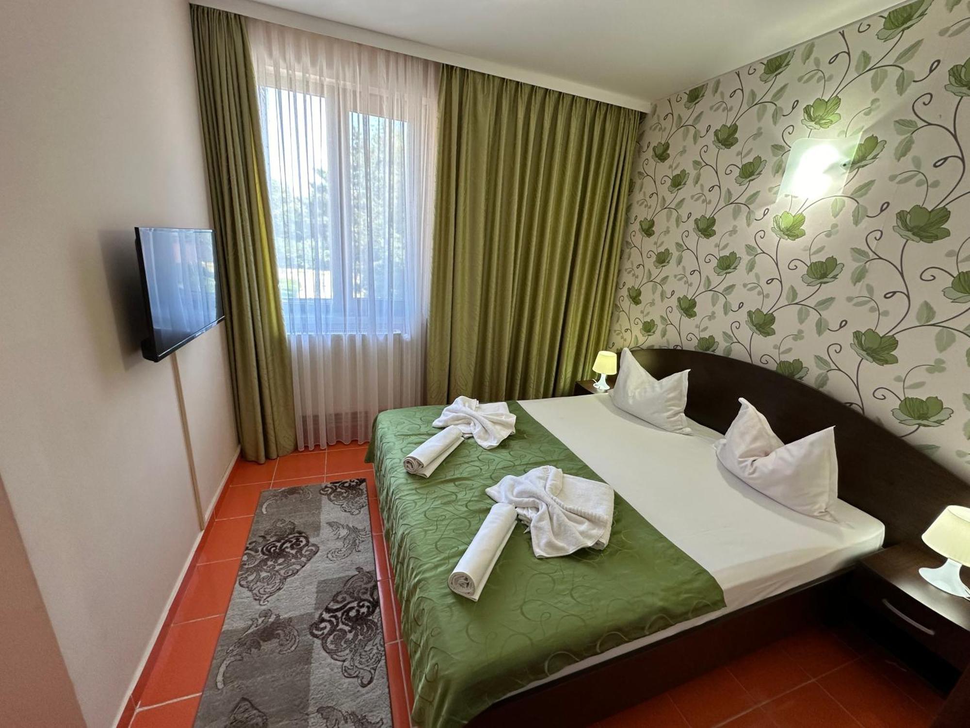 Hotel Turist เนพทุน ภายนอก รูปภาพ