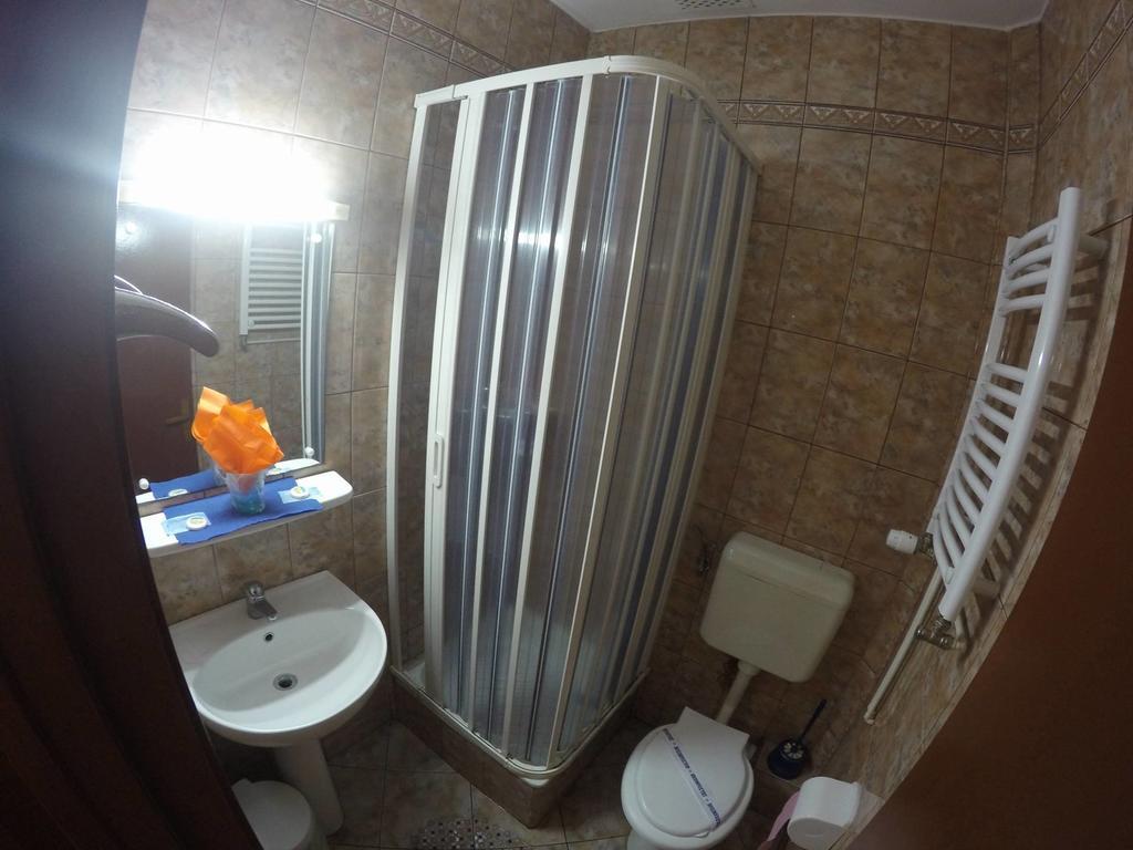 Hotel Turist เนพทุน ภายนอก รูปภาพ